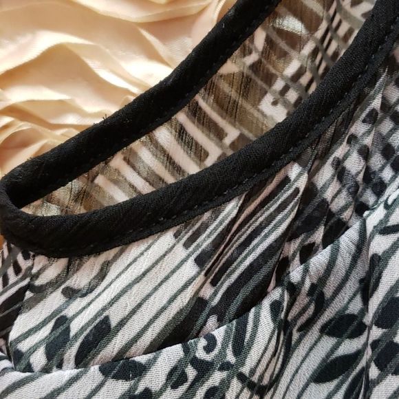 2/$60😆LAPIS Black & White Blouse Top NWOT Size L - Picture 8 of 13